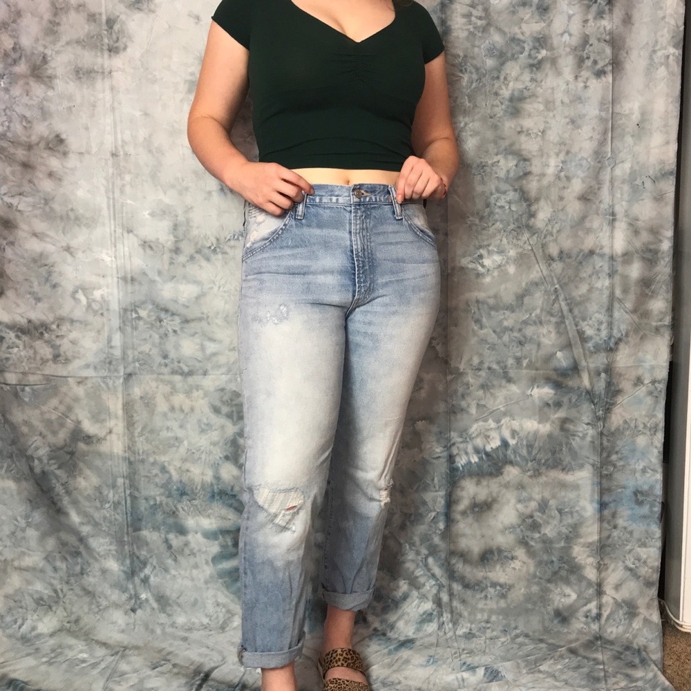 Light wash gap boyfriend jeans
